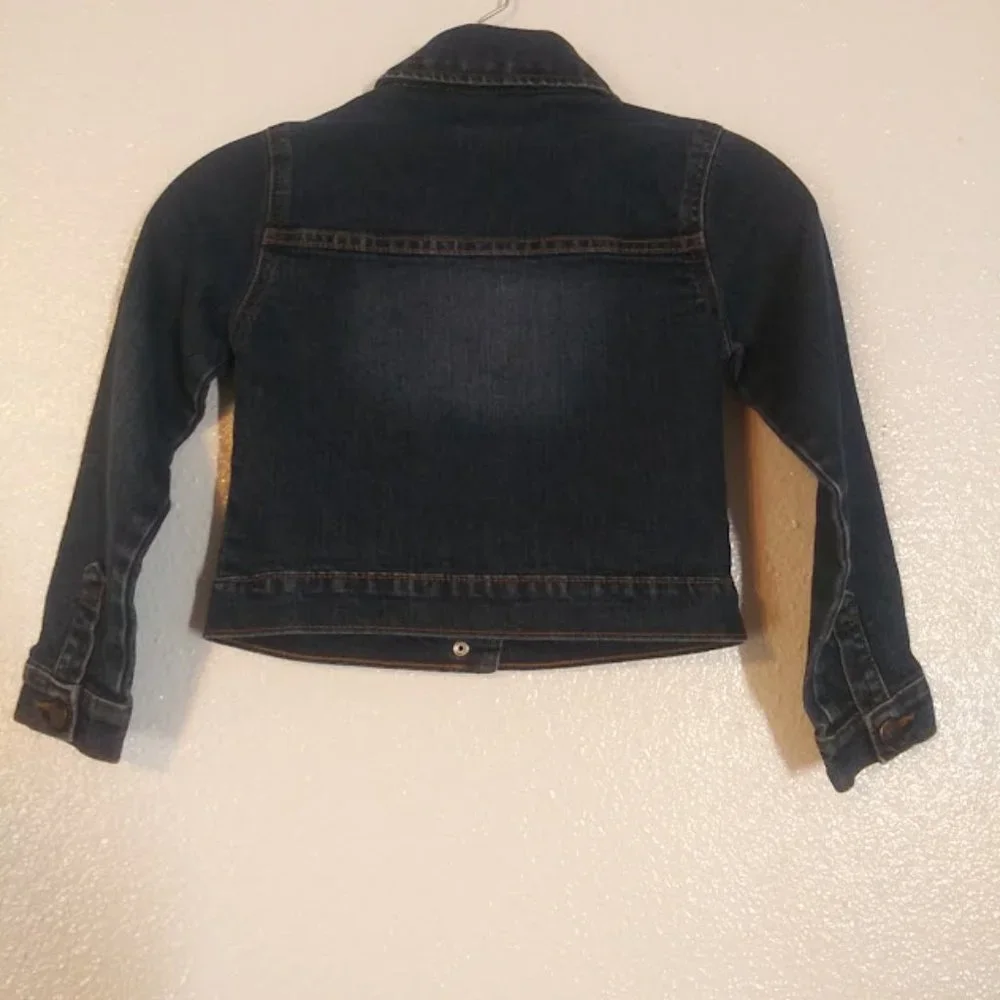 The Children's Place girls size 5/6 dark blue wash jean jacket